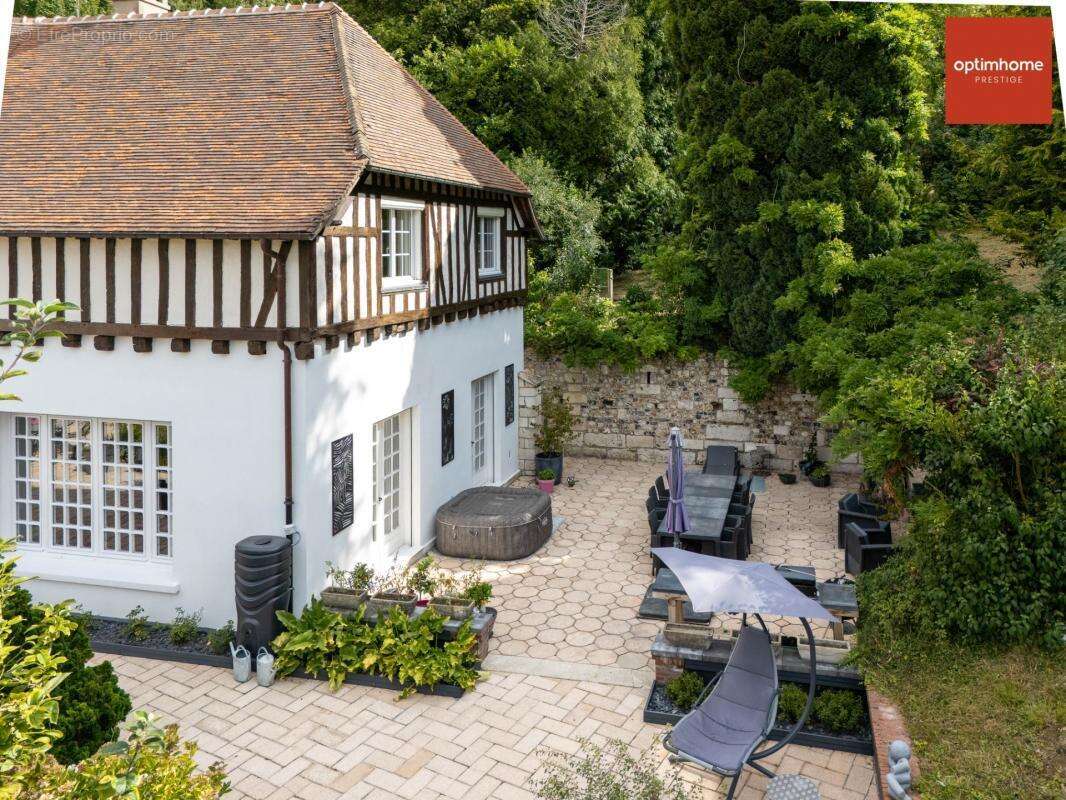 À Pont-Audemer centre – Maison bourgeoise avec parc paysager de plus de 2 hectares - photo 9
