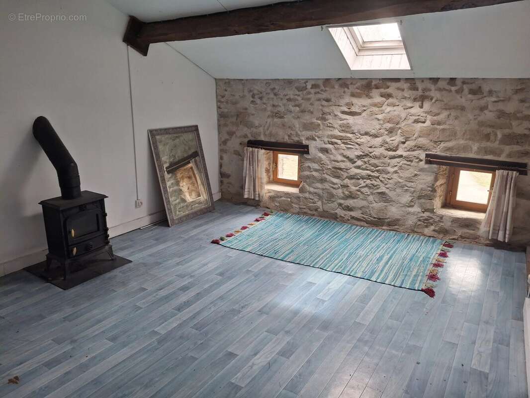 Charmante maison de caractère en pierre avec jardin dans un hameau paisible - photo 7