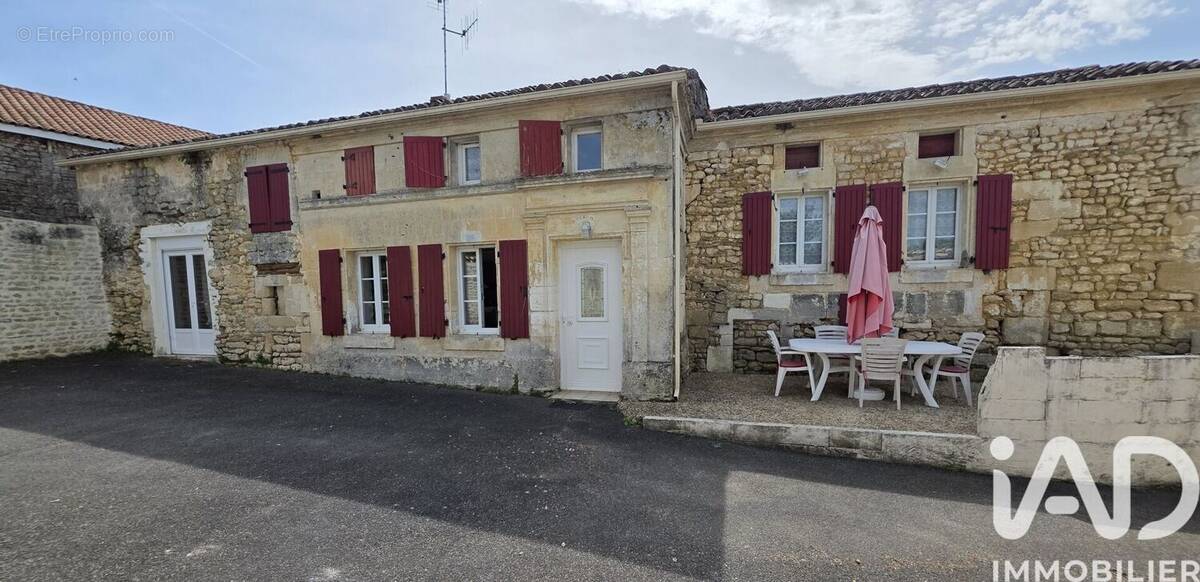 Photo 1 - Maison à CHAMPMILLON