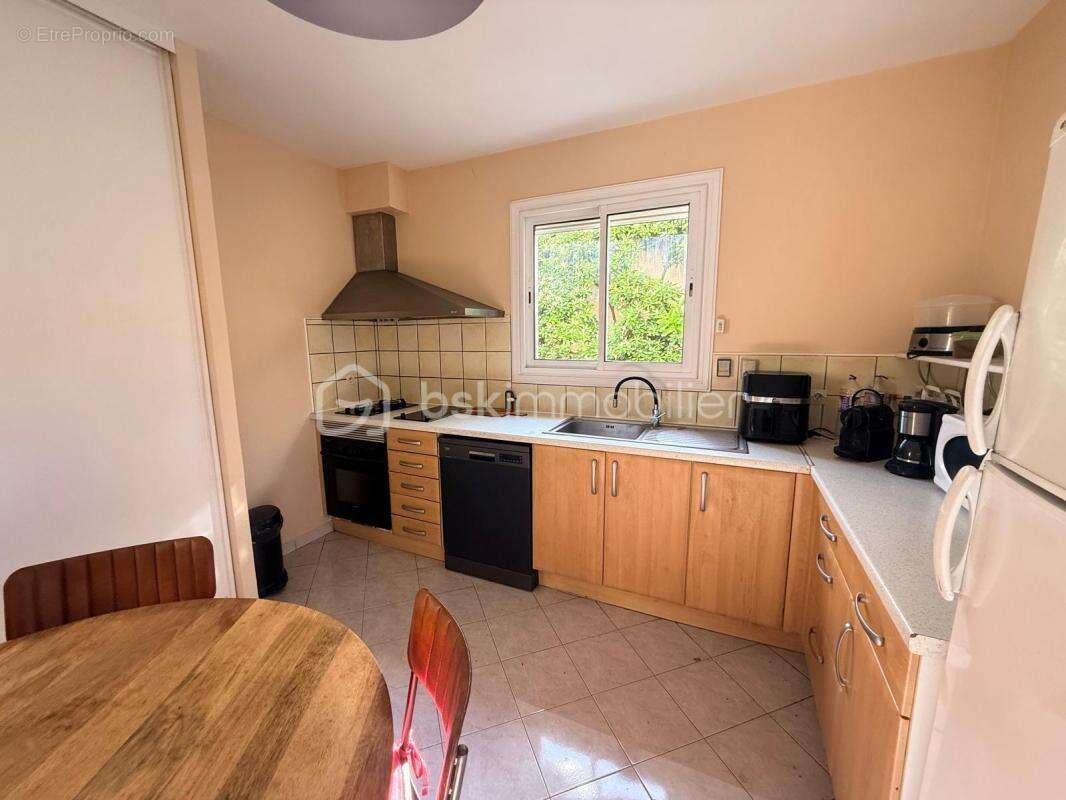 Maison de ville d’environ 178 m² sur une parcelle de 400 m² – Balaruc-les-Bains - photo 3