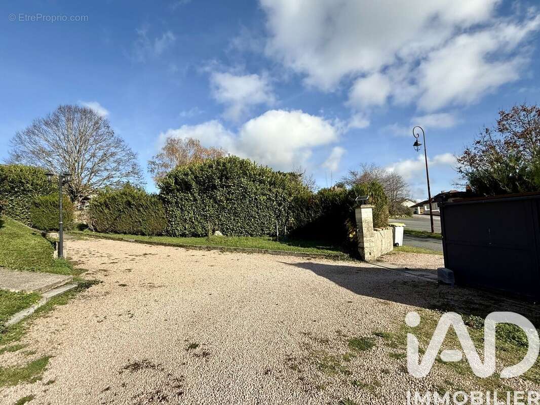 Photo 2 - Maison à QUINSSAINES