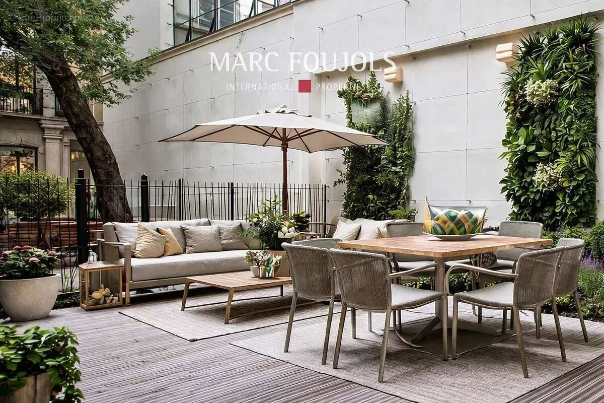Appartement à PARIS-8E