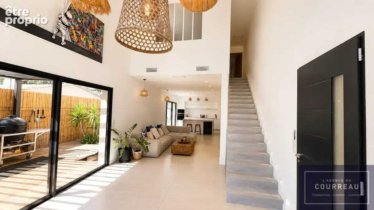 Maison contemporaine 120 m2 avec piscine et séjour cathédrale - photo 6