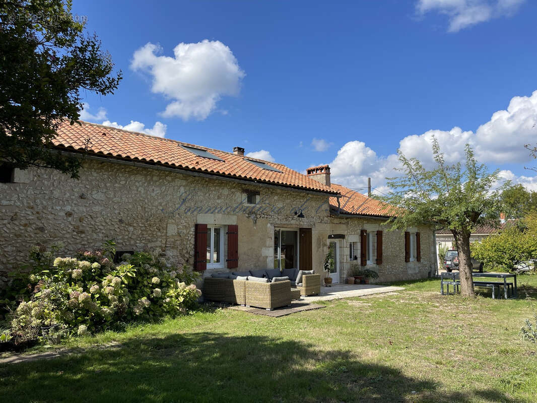 Maison à NEUVIC