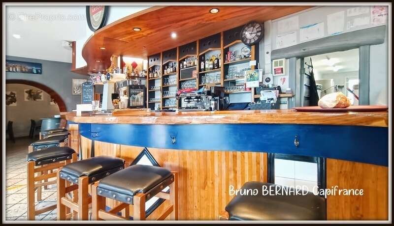 Commerce à AUREILHAN