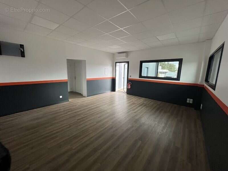 Commerce 303 m² à Belin-Beliet  - photo 2