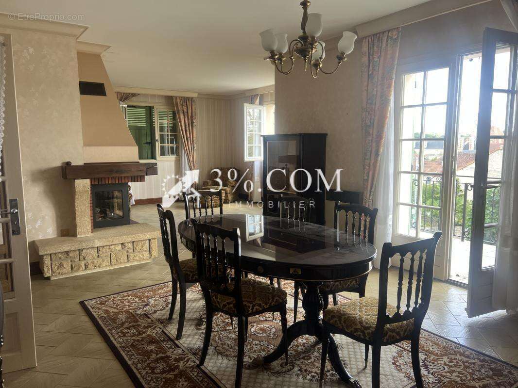 3%. com immobilier à  saint savin - photo 8