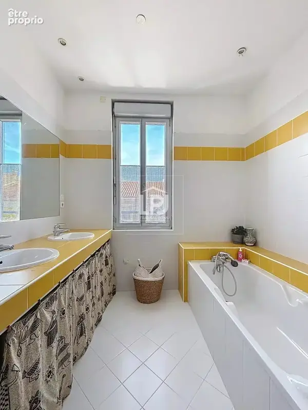 Lumineuse maison familiale 8 pièces de 178 m² avec jardin, belle terrasse et garage - photo 12