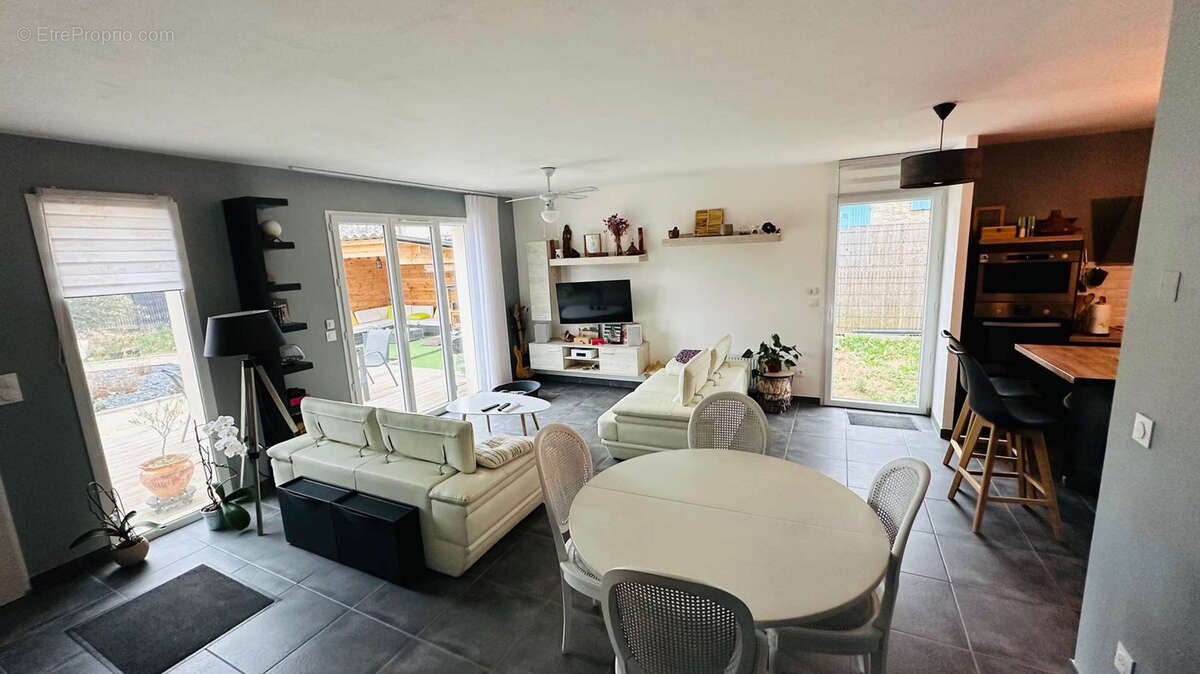 Maison à ENTRECHAUX