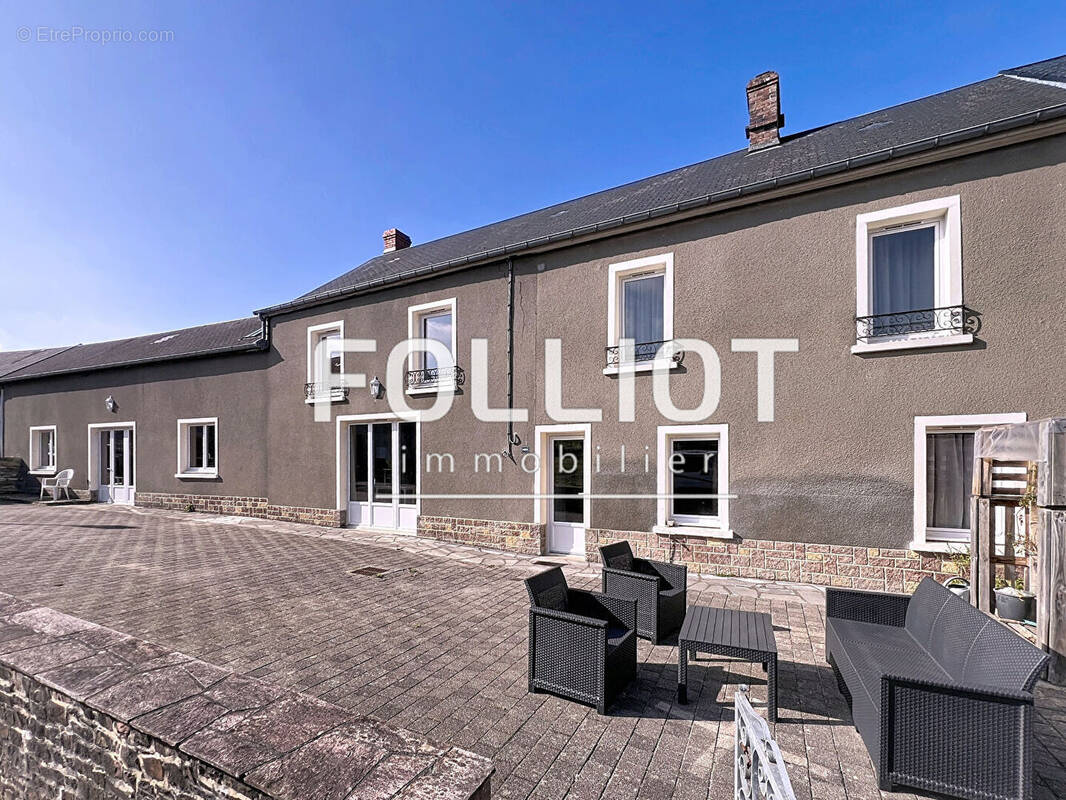 Maison à SAINT-SAUVEUR-LENDELIN