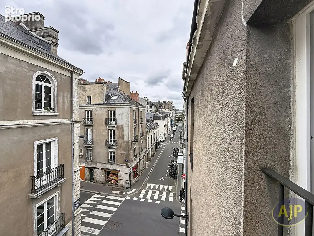 Nantes centre ville - t1 bis plein de charme au dernier etage - photo 11