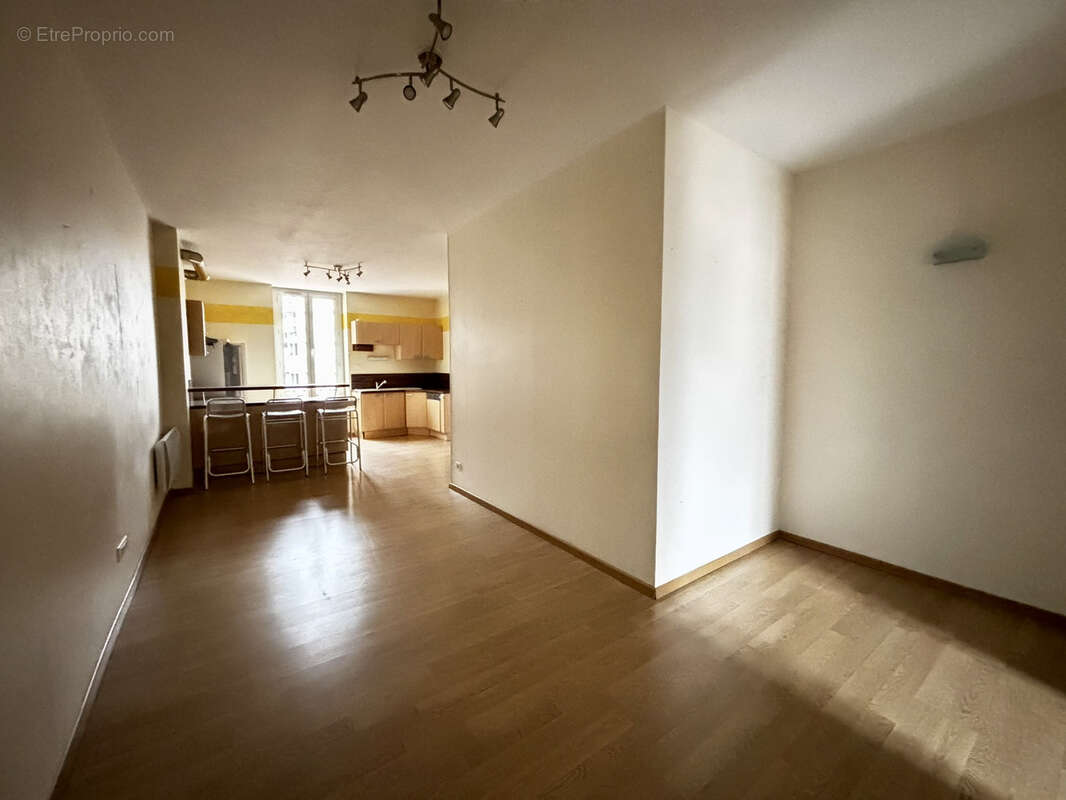 Appartement à LE CHAMBON-FEUGEROLLES