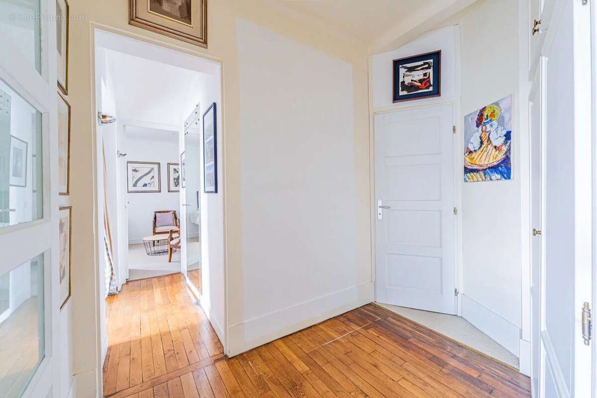 Appartement à PARIS-16E