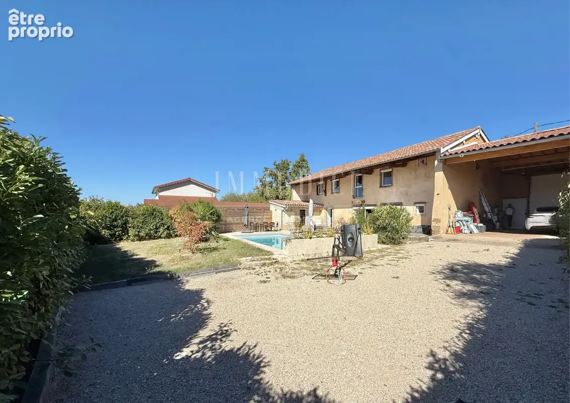 Maison de caractère rénovée avec piscine à Genouilleux. - photo 19