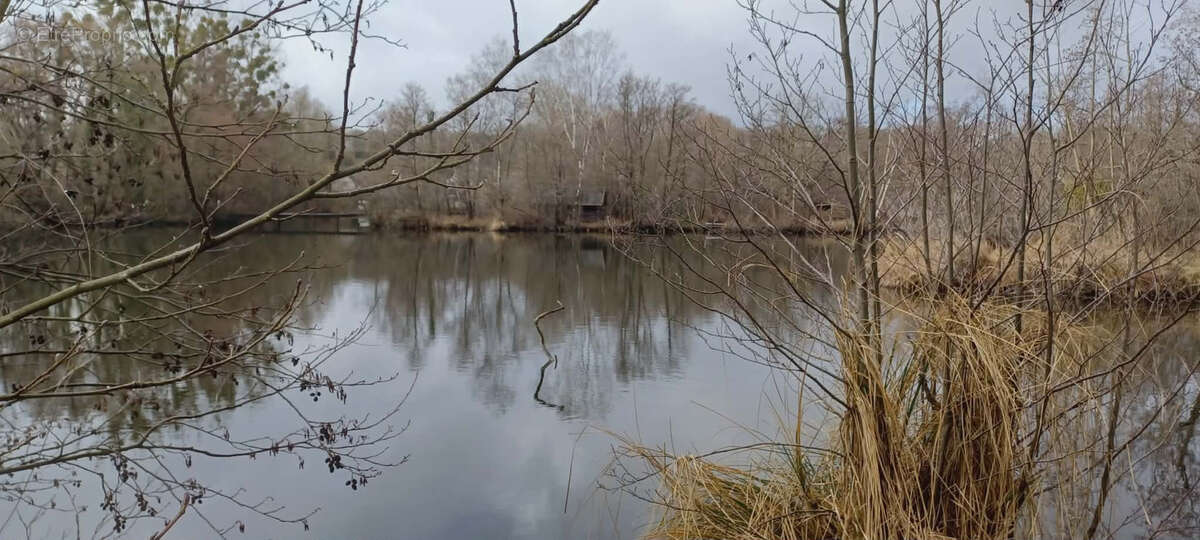 Terrain à MAREUIL-CAUBERT