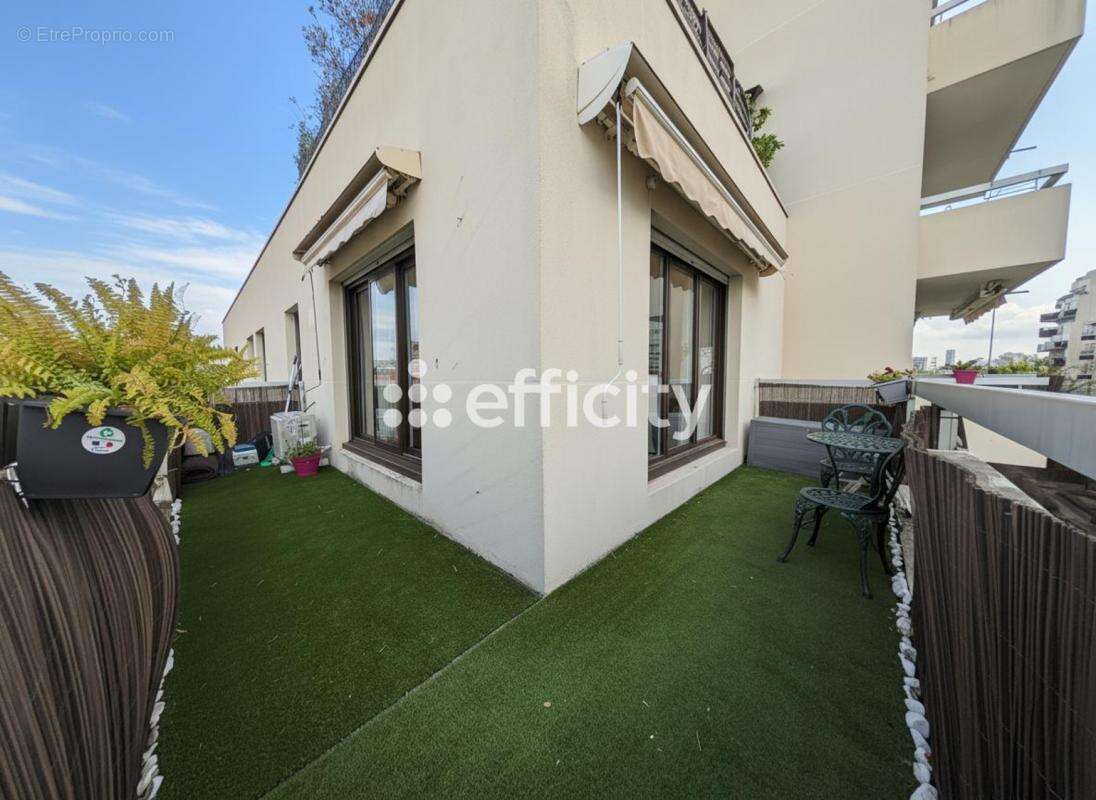 Appartement à COURBEVOIE