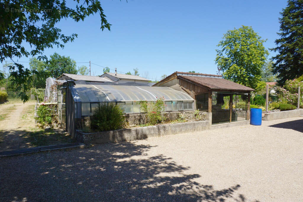 Belle maison familiale de 196 m2 avec dépendances et agréable terrain - photo 18