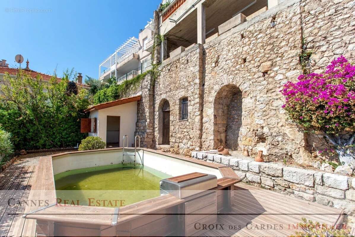 Appartement à ROQUEBRUNE-CAP-MARTIN
