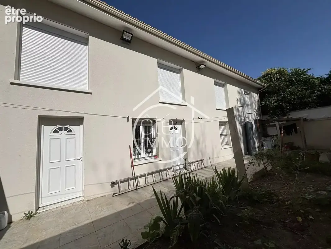 Castillon-la-Bataille : Maison spacieuse centre-ville - photo 1
