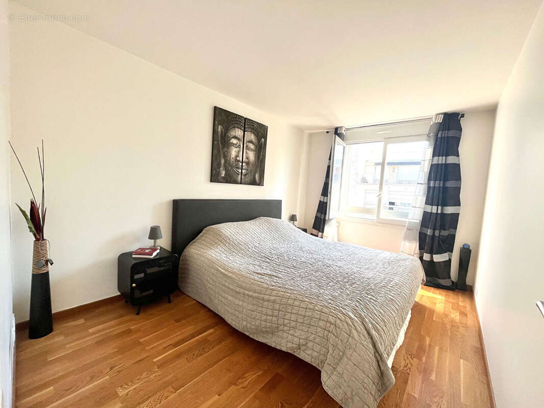 Appartement à COURBEVOIE