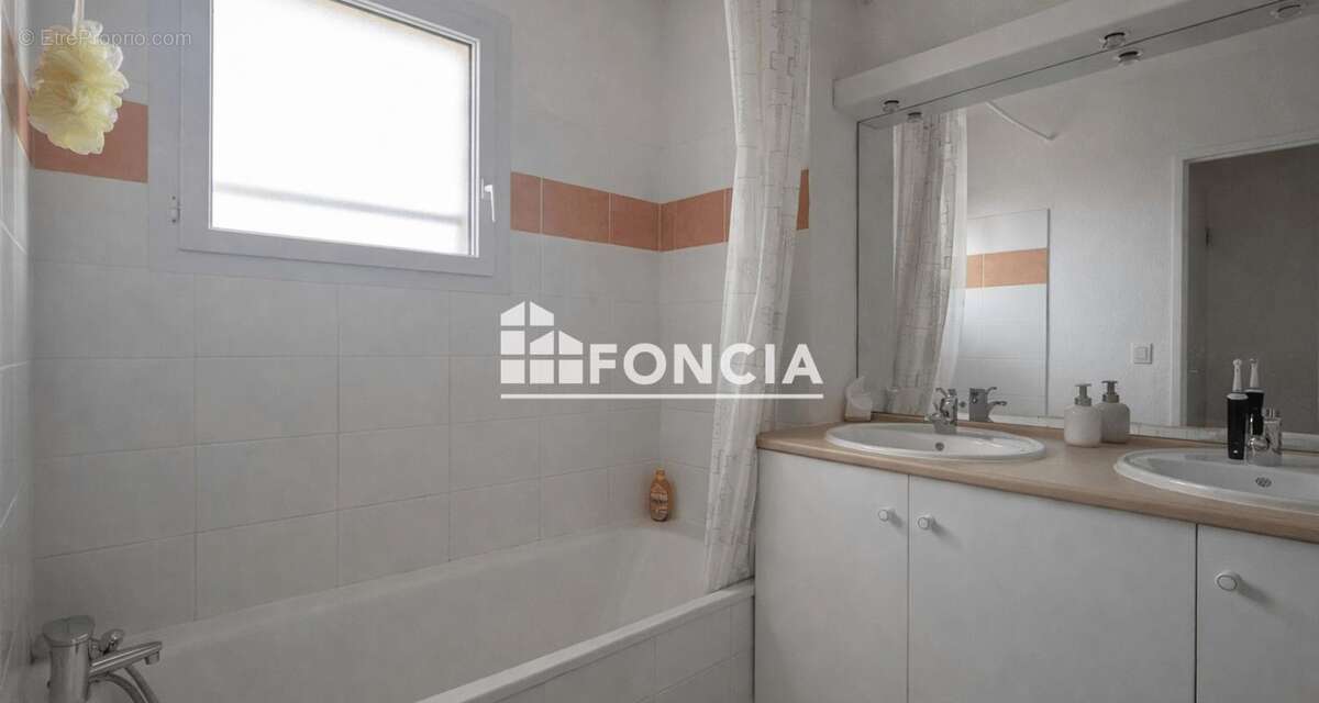 GARIDECH - Maison T4 de 85m² avec jardin et garage - Proche gare et autoroute - 218 500€ - photo 5