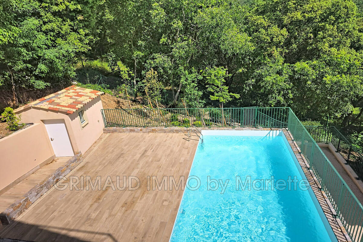 Appartement à GRIMAUD