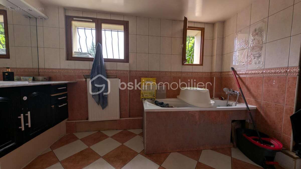 Maison à LA CELLE-SUR-MORIN