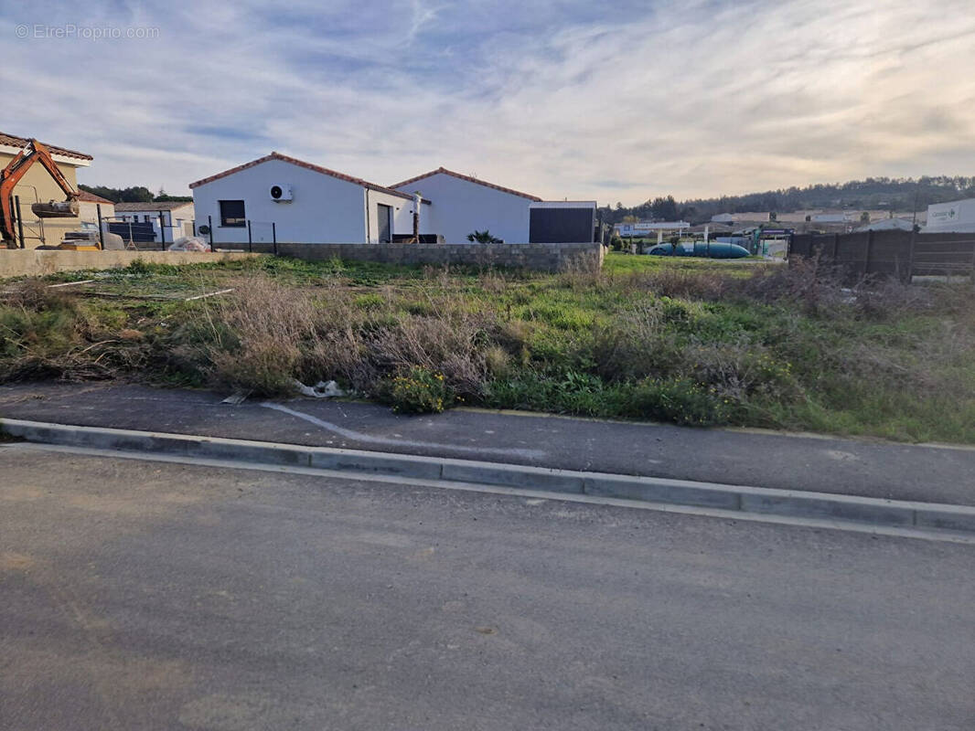 Terrain à CARCASSONNE