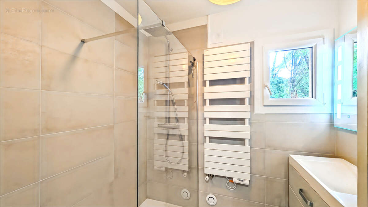 Maison à GREOLIERES