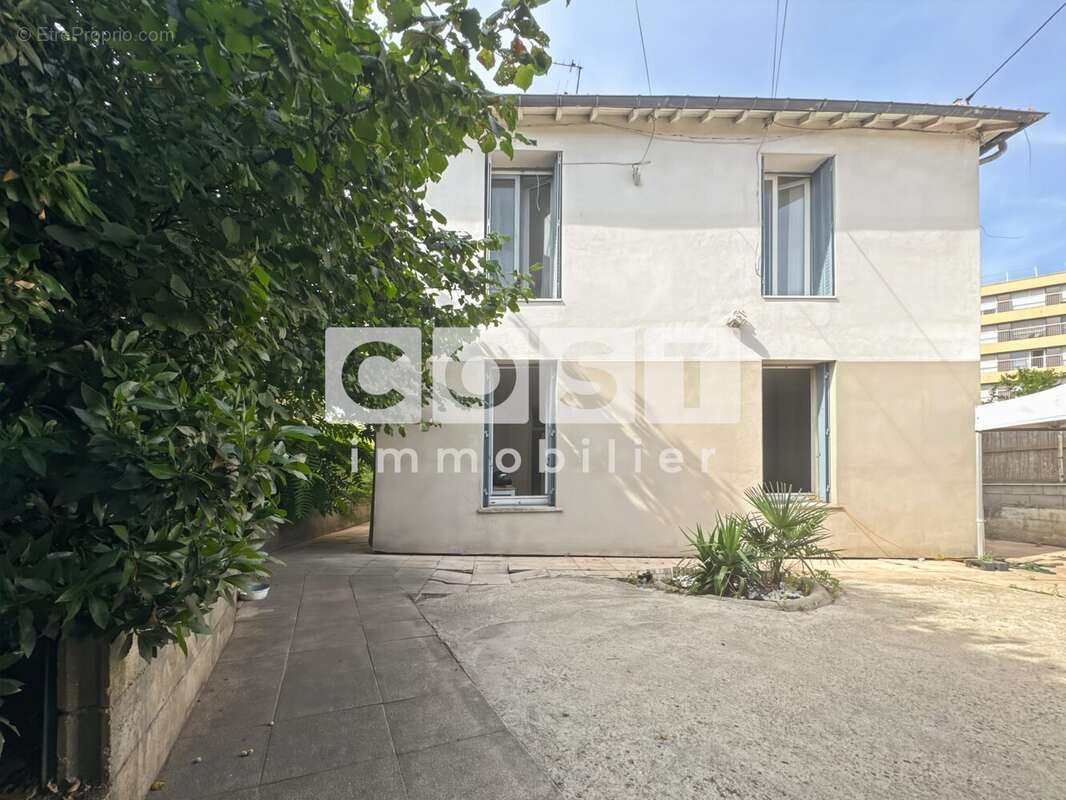 Appartement 152 m² à Colombes  - photo 2