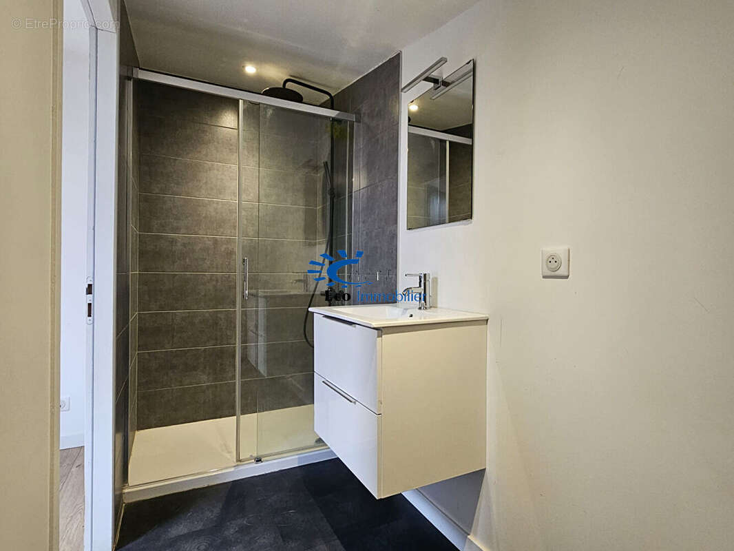 Commerce à SAINT-VIVIEN