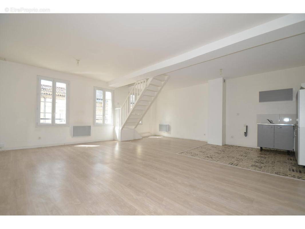 Appartement à COUTRAS