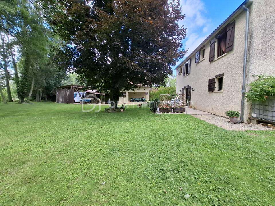 Maison avec annexes + grand parking idéal activité pro ou artisan - photo 15