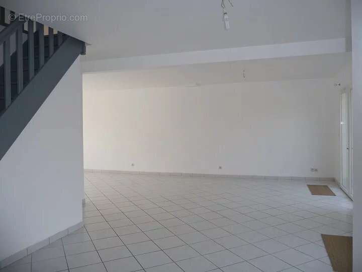 Maison à LE MESNIL-SAINT-DENIS