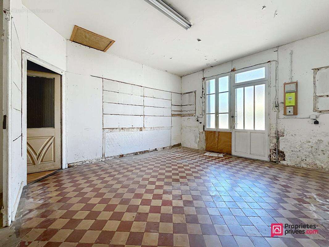 La Rochelle Fétilly - Votre bureau ou Local Professionnel - Échoppe de 50 m² à aménager - photo 3