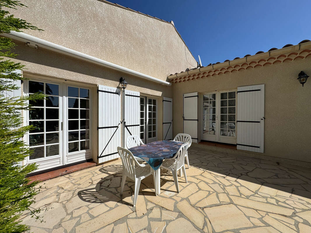 Maison à LAUDUN-L'ARDOISE