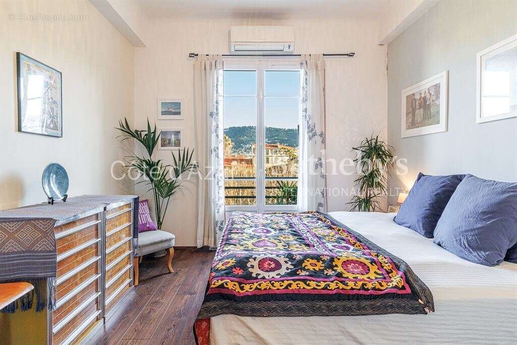 Nice Port, appartement de 90 m² en avant-dernier étage avec balcon et vue dégagée - photo 12