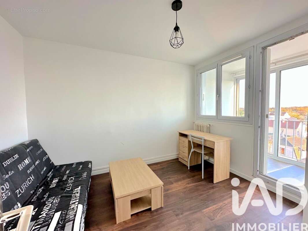 Photo 2 - Appartement à SAINT-CYR-L'ECOLE