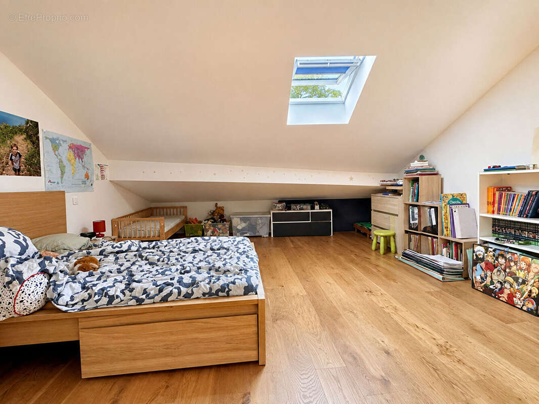Collonges-sous-Salève à 215 m², 4 chambres et de beaux volumes aux portes de Genève. - photo 7