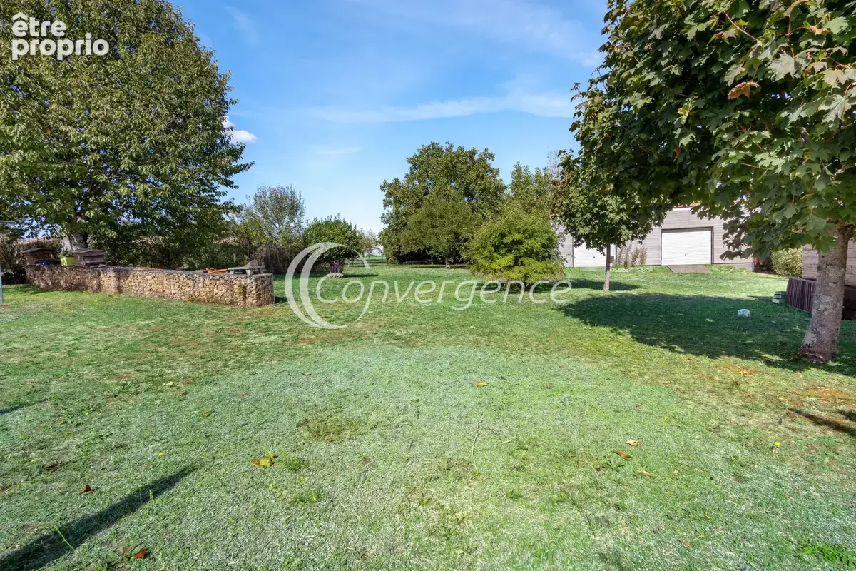Maison plain pied de 4 chambres, double garage, piscine à CHASSENEUIL SUR BONNIERE - photo 18