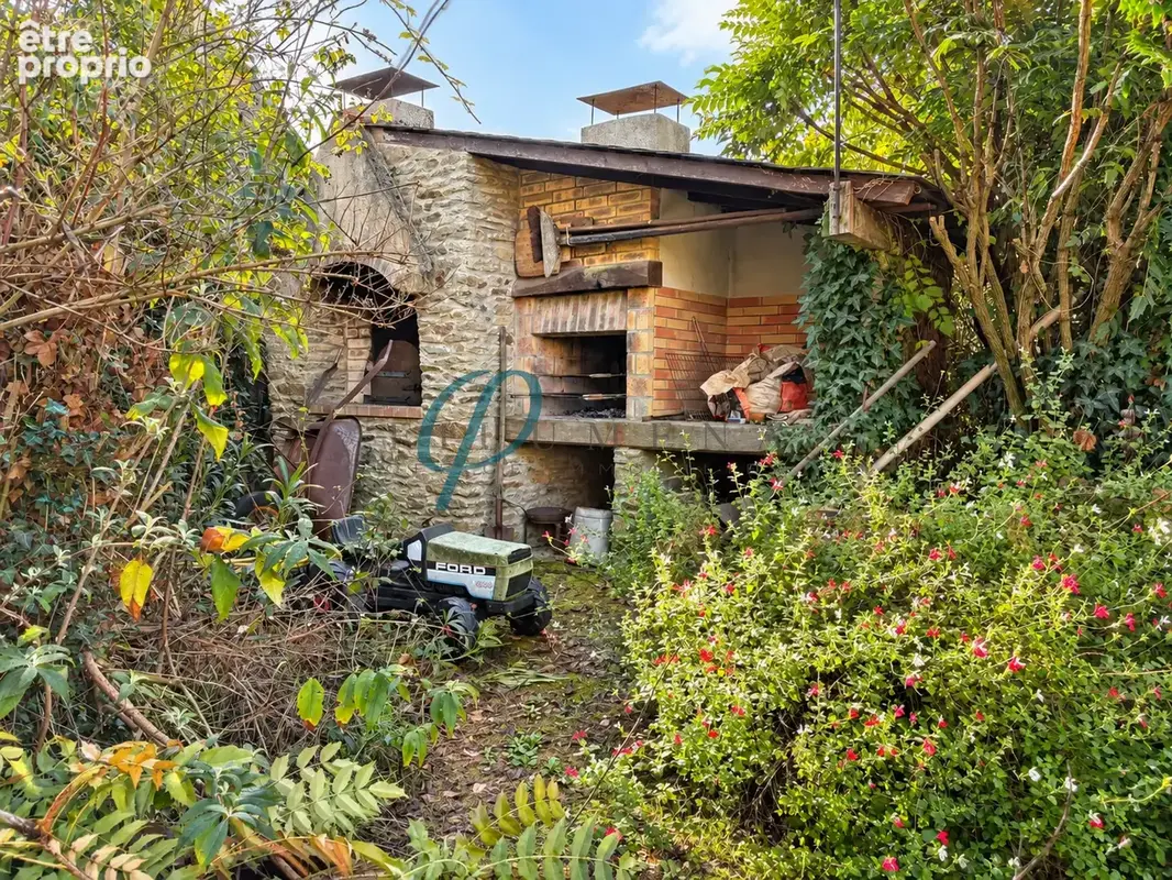 Sucé-sur-Erdre, Maison en pierre de 130 m2 à rénover, 3 chambres, garage et annexes Fort potentiel - photo 14
