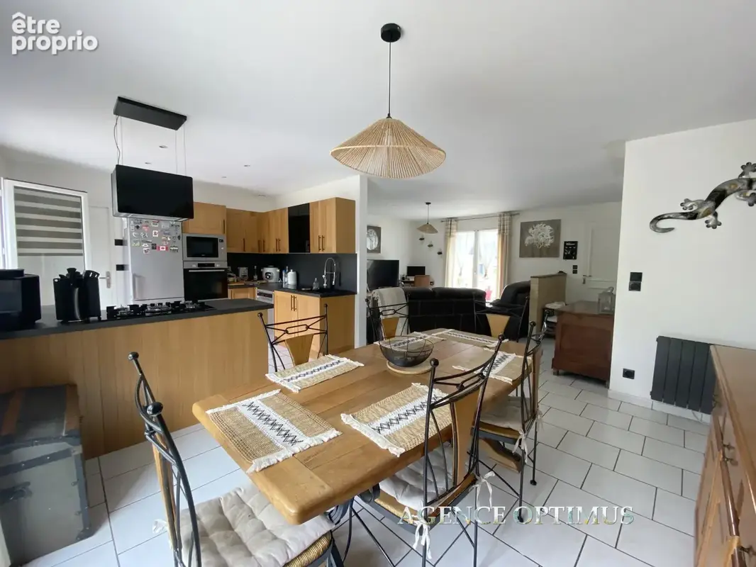 PAVILLON DE PLAIN-PIED - 3 chambres - Grand terrain clos 1400m2 - Piscine - Garage - VILLENEUVE LA GUYARD - photo 8
