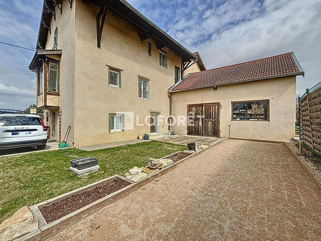 Maison à MONTMERLE-SUR-SAONE