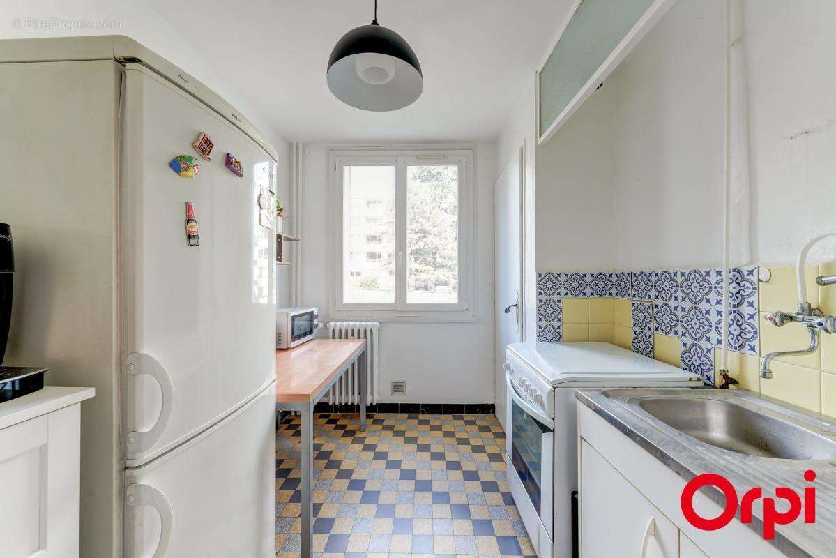 Appartement type T3 de 68 m2 avec balcon proche du métro Cuire et de la Croix Rousse - photo 5