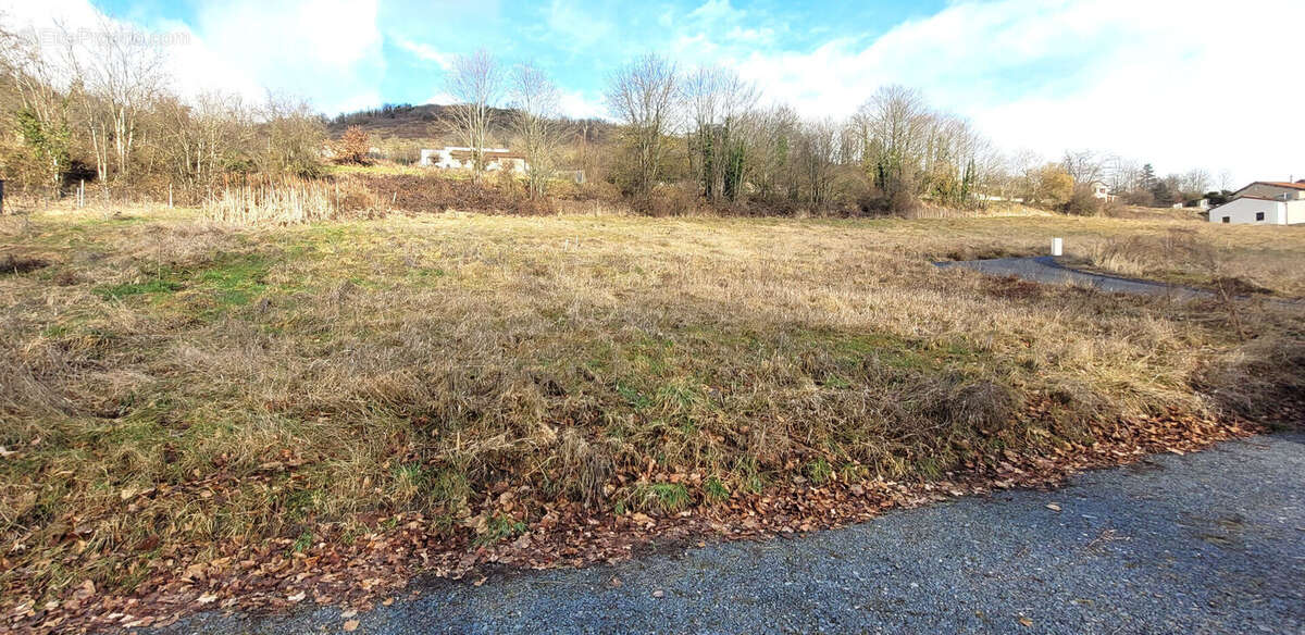 Terrain à SAINT-GERMAIN-LAPRADE