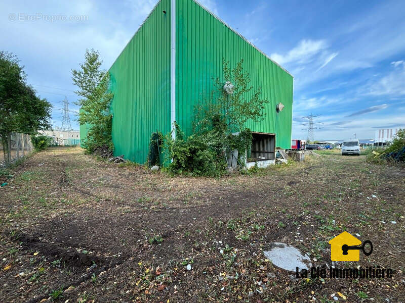 Hombourg   Local d'activité de 270 m2 avec fort potentiel d'aménagement - photo 8
