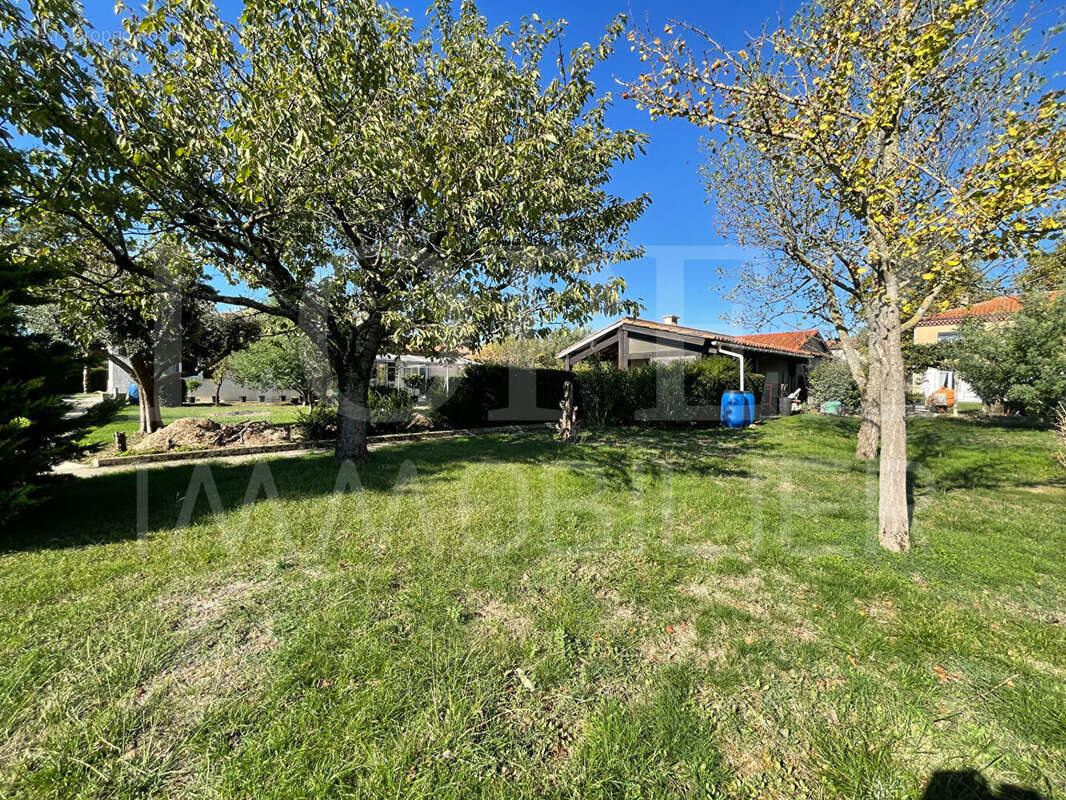 Maison à LABRUGUIERE