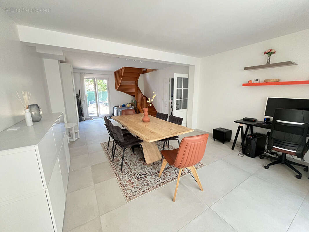 Maison à SAVIGNY-LE-TEMPLE