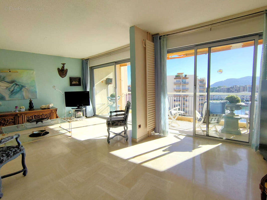 Appartement à MANDELIEU-LA-NAPOULE