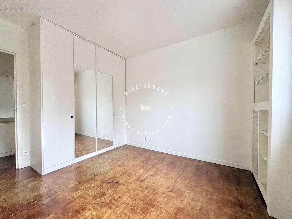 Chambre 1 - Appartement à CLAMART